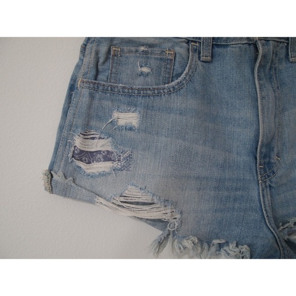 Hollister Distressed Denim Jean Shorts Ripped Bandana Patches Light Wash Women's - Picture 3 of 7